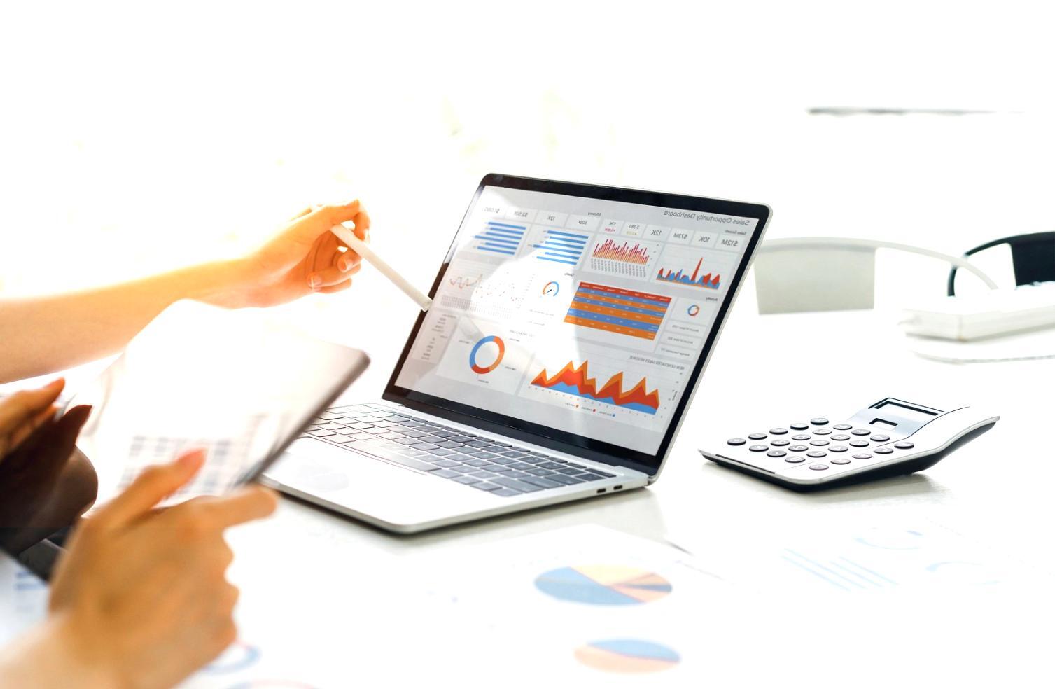 Teilnehmer während einer interaktiven Kurssitzung